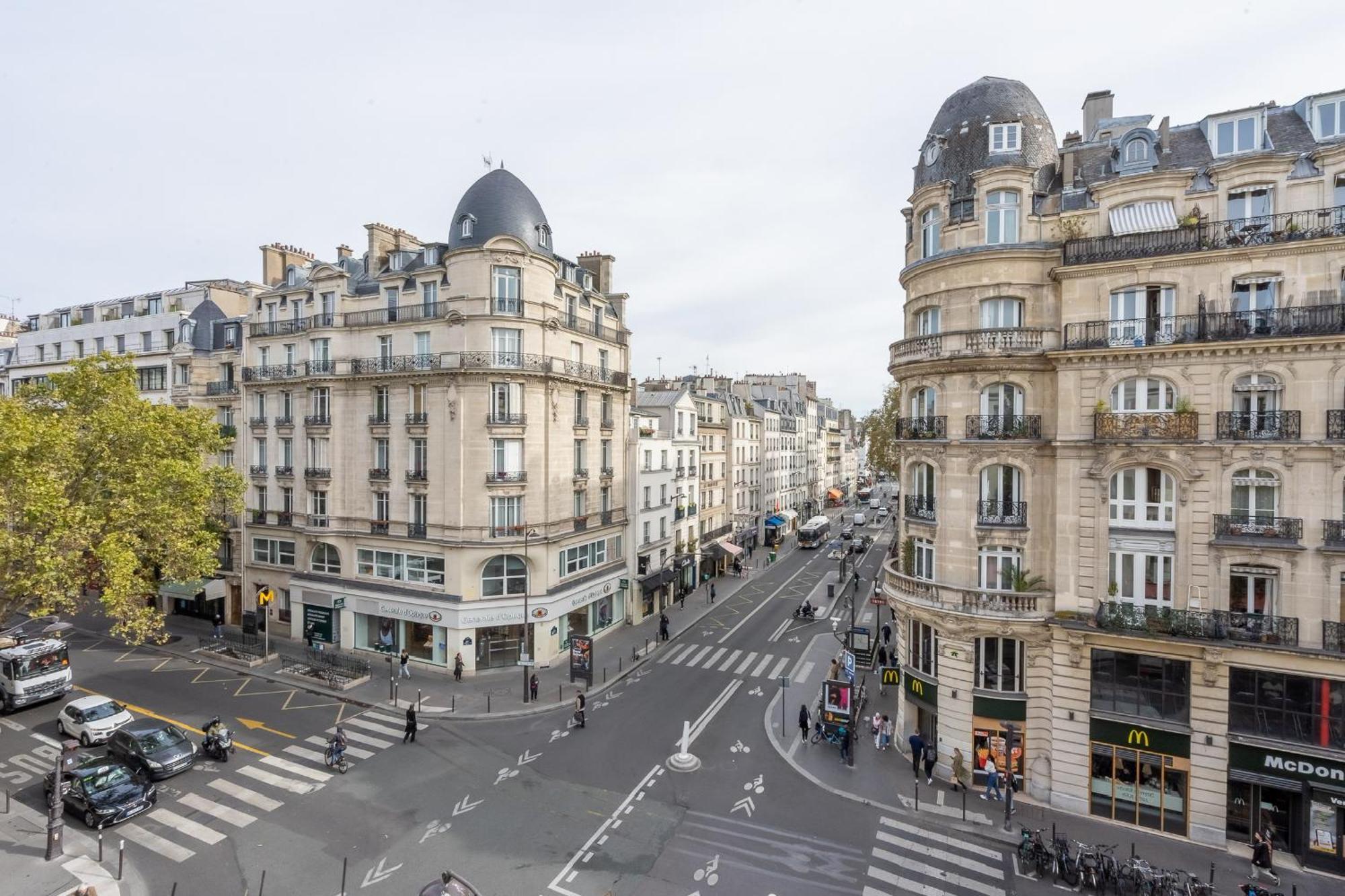 Bel Cosy, Emplacement Ideal París